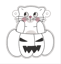 Load image into Gallery viewer, Scaredy-cat Bunting