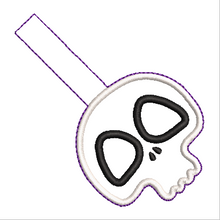 Load image into Gallery viewer, Skully Fob